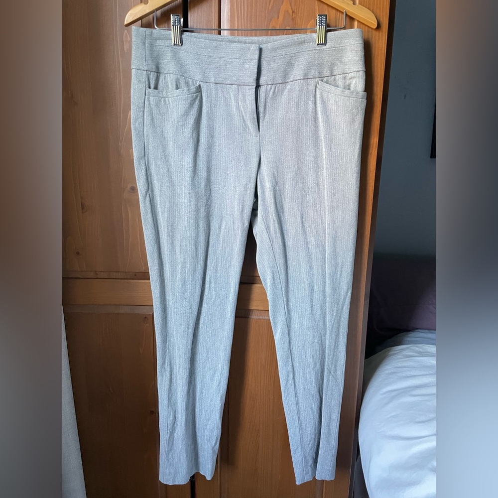 GUC- Ann Taylor LOFT light grey skinny pants Size 6 (waist 15.5”)